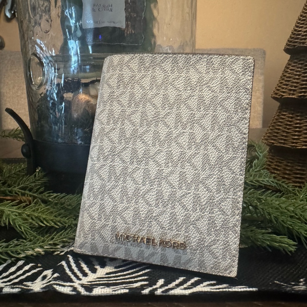 Michael Kors MK Cream Passport Holder/ Wallet